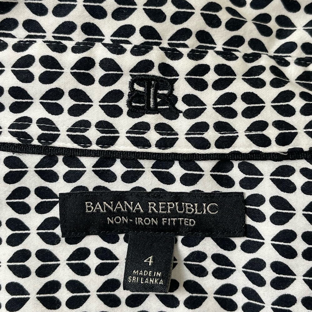 Banana Republic Heart Print Shirt Size 4 Black White Non Iron Preppy EUC - Picture 6 of 9